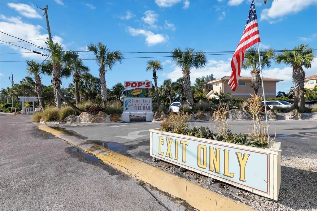 100 Circuit Road Nokomis FL 34275