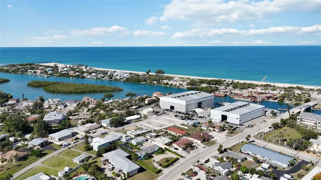 100 Circuit Road Nokomis FL 34275