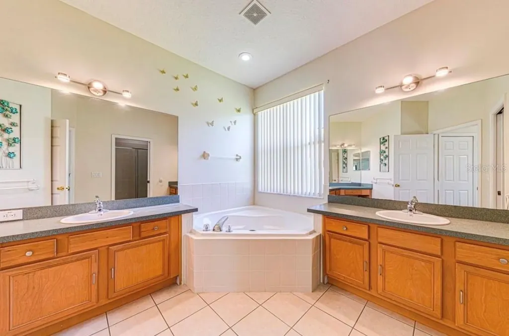 360 Tupelo Circle Davenport FL 33897