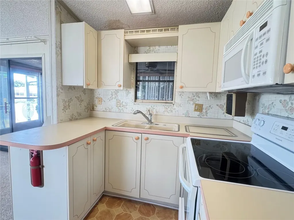 35220 Dodie Drive Zephyrhills FL 33541