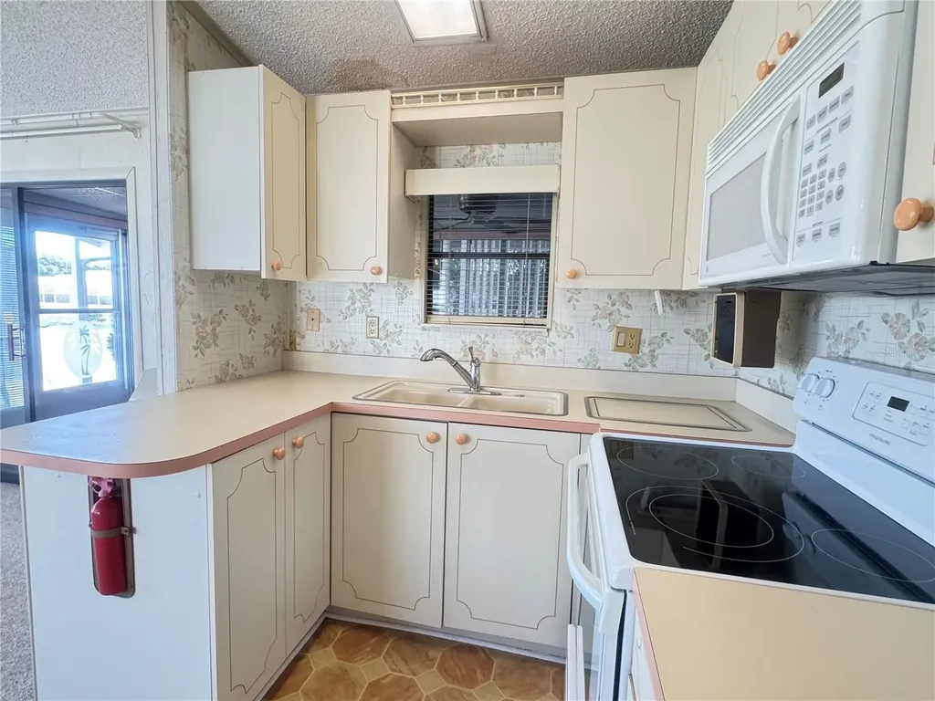 35220 Dodie Drive Zephyrhills FL 33541