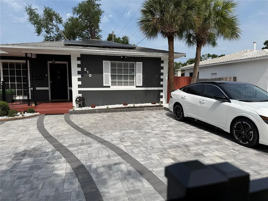 210 49th Street N St Petersburg FL 33710