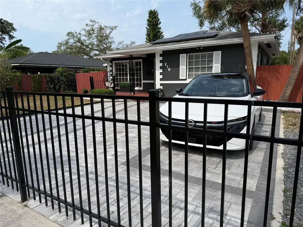 210 49th Street N St Petersburg FL 33710