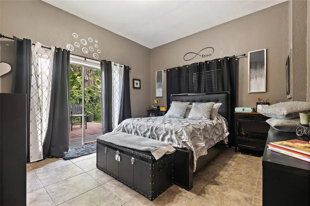 210 49th Street N St Petersburg FL 33710