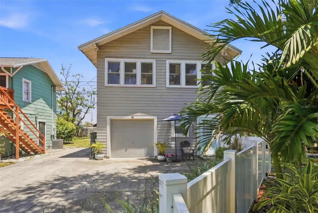 855 28th Avenue N St Petersburg FL 33704