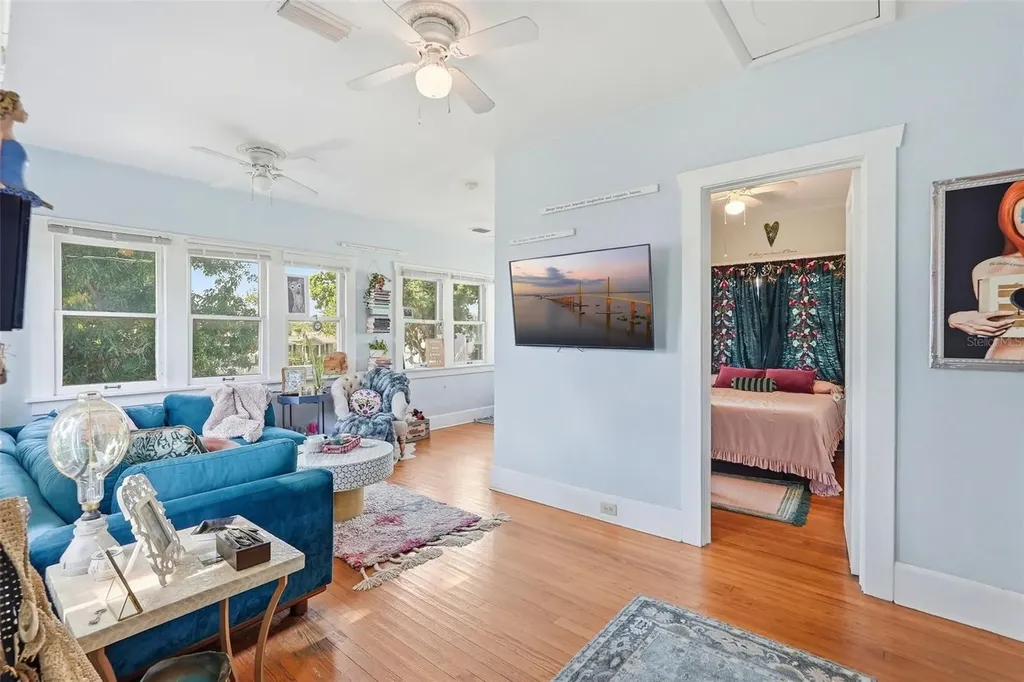 855 28th Avenue N St Petersburg FL 33704