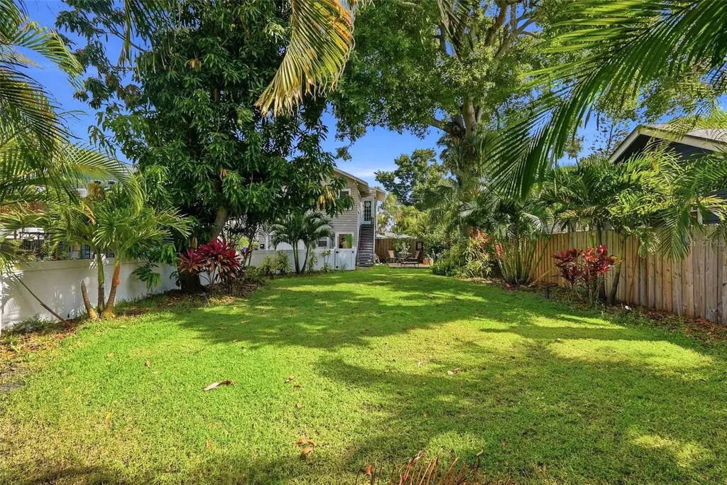 855 28th Avenue N St Petersburg FL 33704