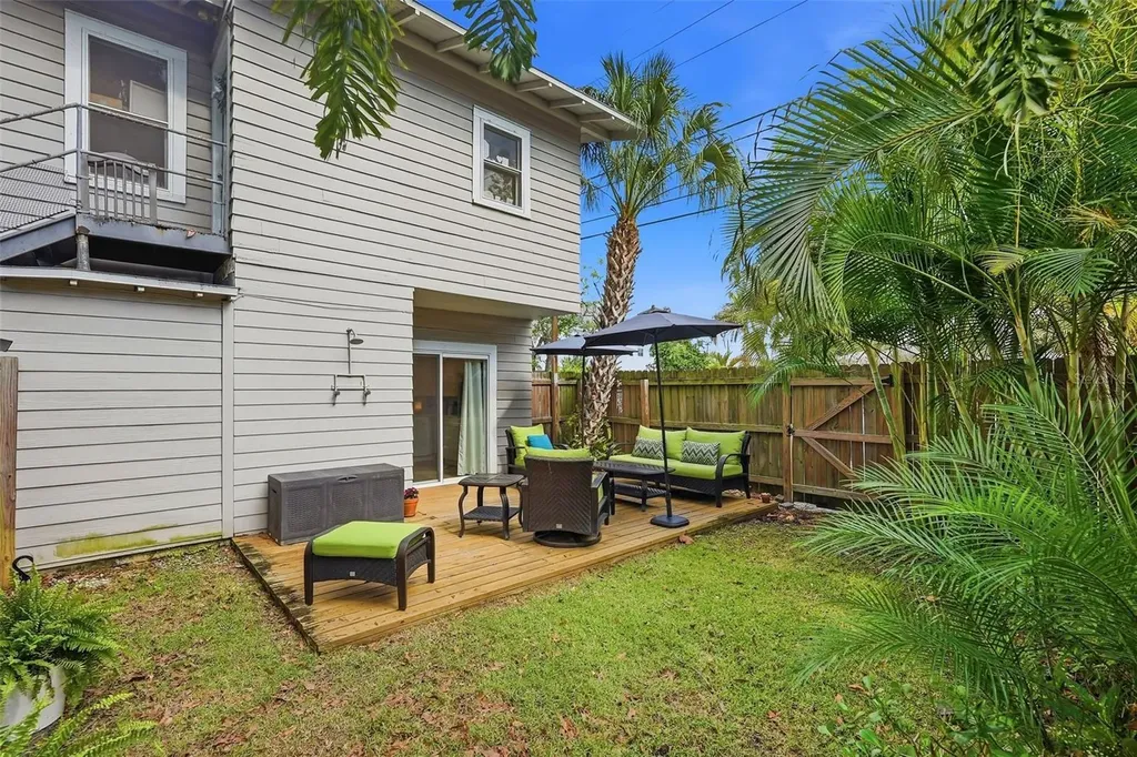 855 28th Avenue N St Petersburg FL 33704