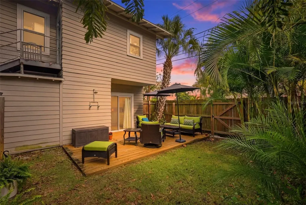 855 28th Avenue N St Petersburg FL 33704