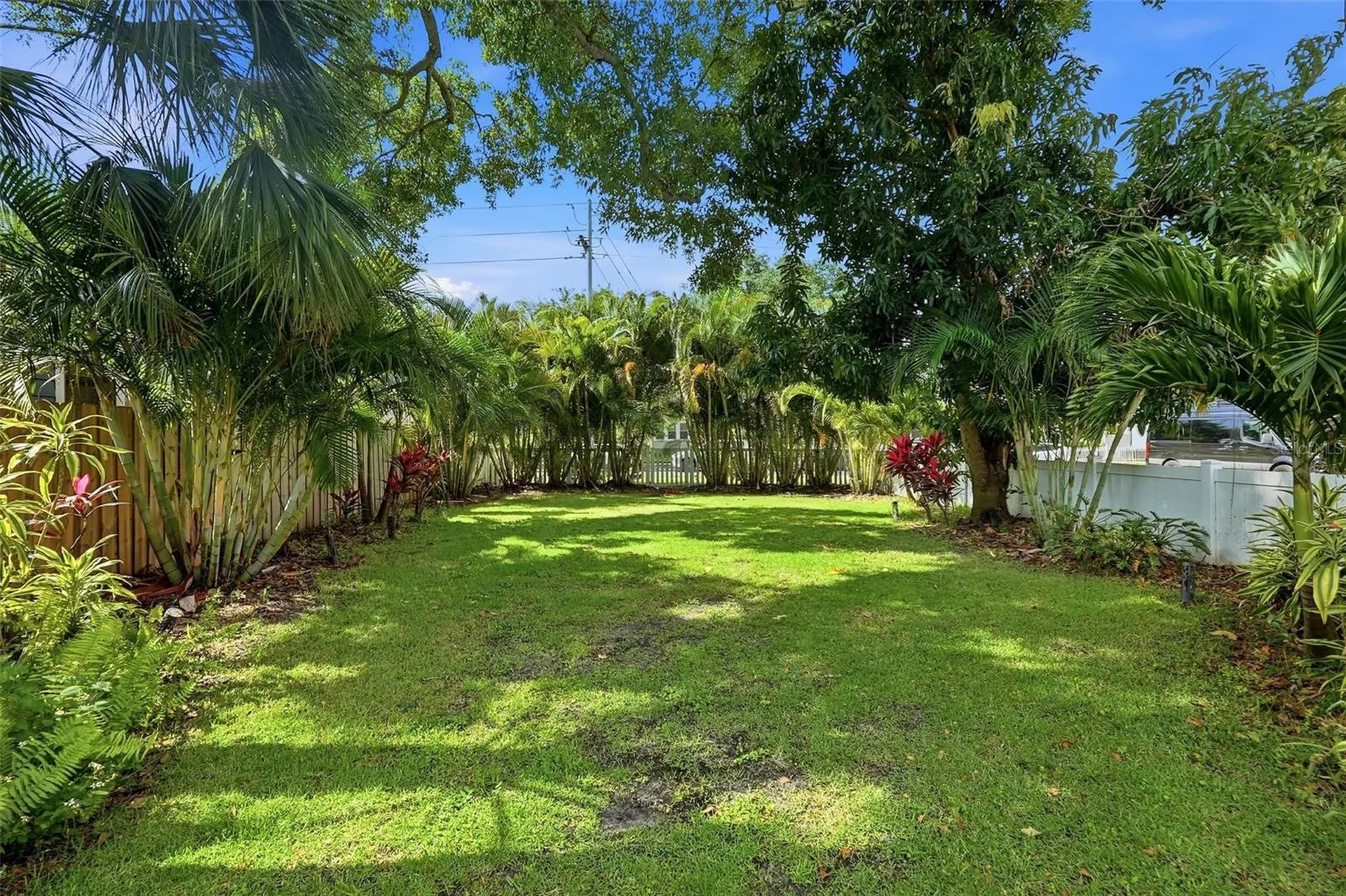 855 28th Avenue N St Petersburg FL 33704