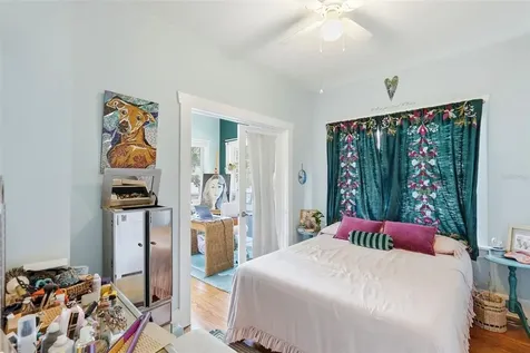 855 28th Avenue N St Petersburg FL 33704