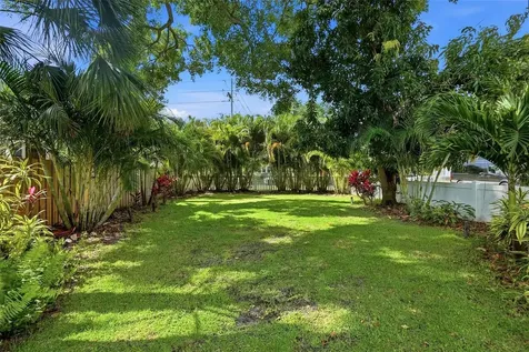 855 28th Avenue N St Petersburg FL 33704