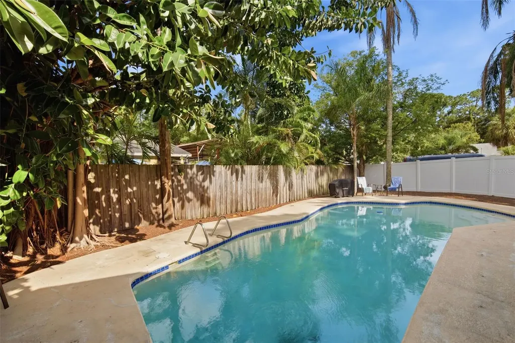 7327 Sunshine Circle Tampa FL 33634
