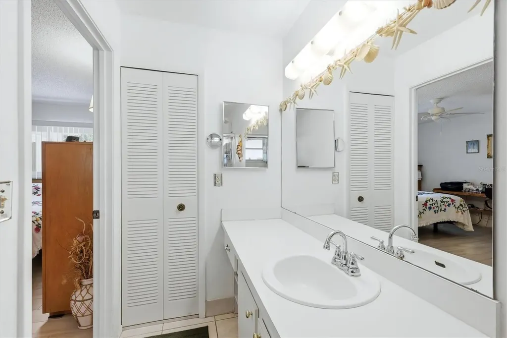 390 301 Boulevard W Bradenton FL 34205