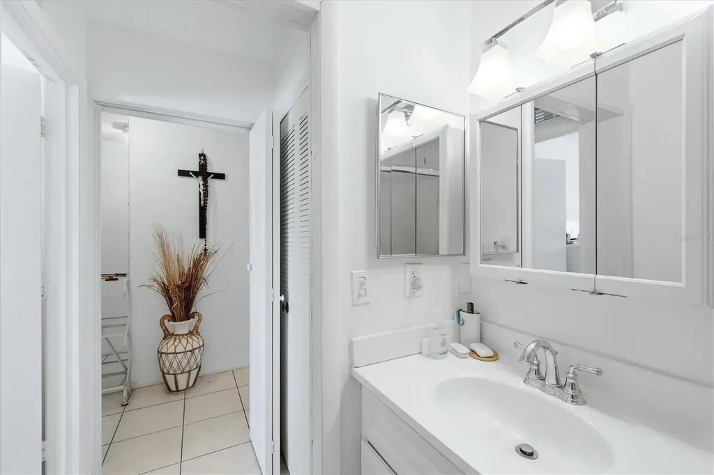 390 301 Boulevard W Bradenton FL 34205
