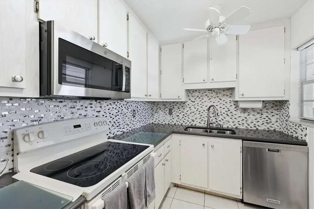 390 301 Boulevard W Bradenton FL 34205