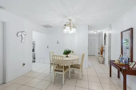 390 301 Boulevard W Bradenton FL 34205