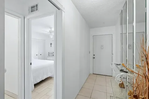 390 301 Boulevard W Bradenton FL 34205