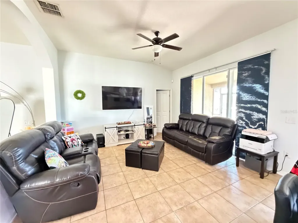 945 Tramells Trail Kissimmee FL 34744