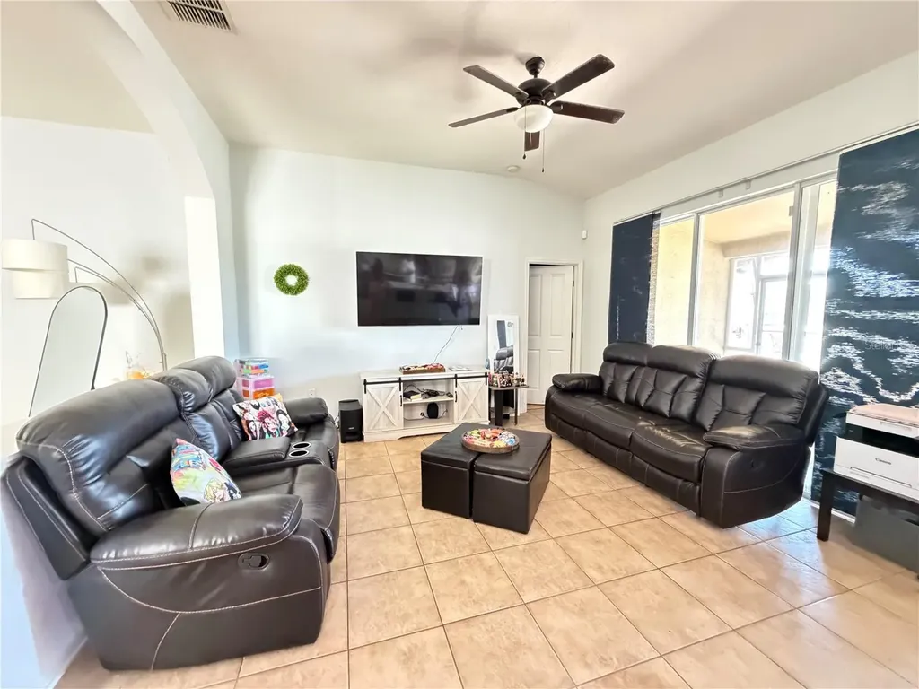 945 Tramells Trail Kissimmee FL 34744