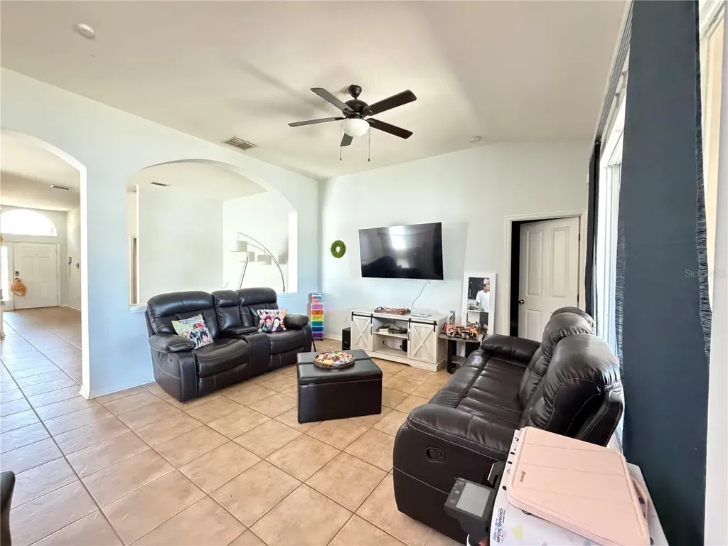 945 Tramells Trail Kissimmee FL 34744