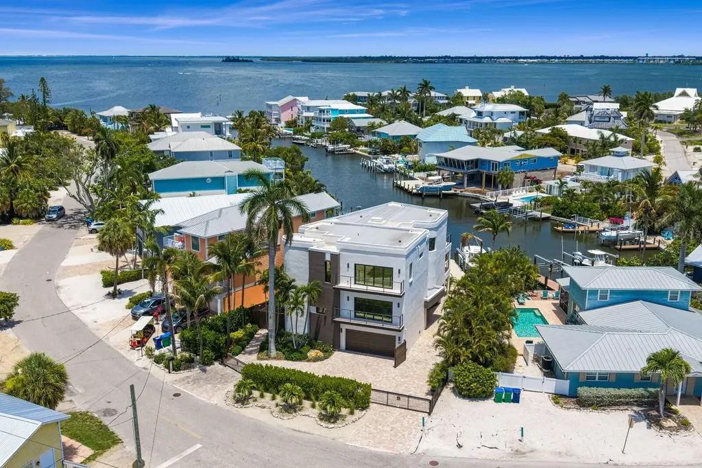 201 N Harbor Drive Holmes Beach FL 34217