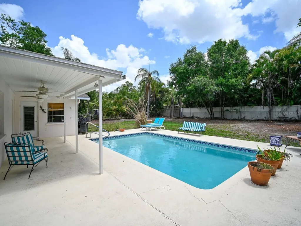 5927 Driftwood Avenue Sarasota FL 34231