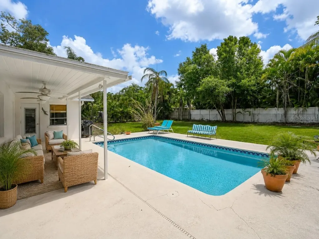 5927 Driftwood Avenue Sarasota FL 34231