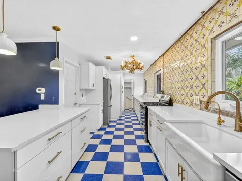5927 Driftwood Avenue Sarasota FL 34231