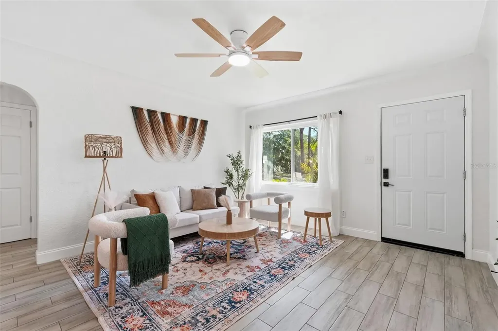 2855 Valencia Way S St Petersburg FL 33705
