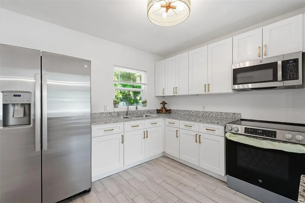 2855 Valencia Way S St Petersburg FL 33705
