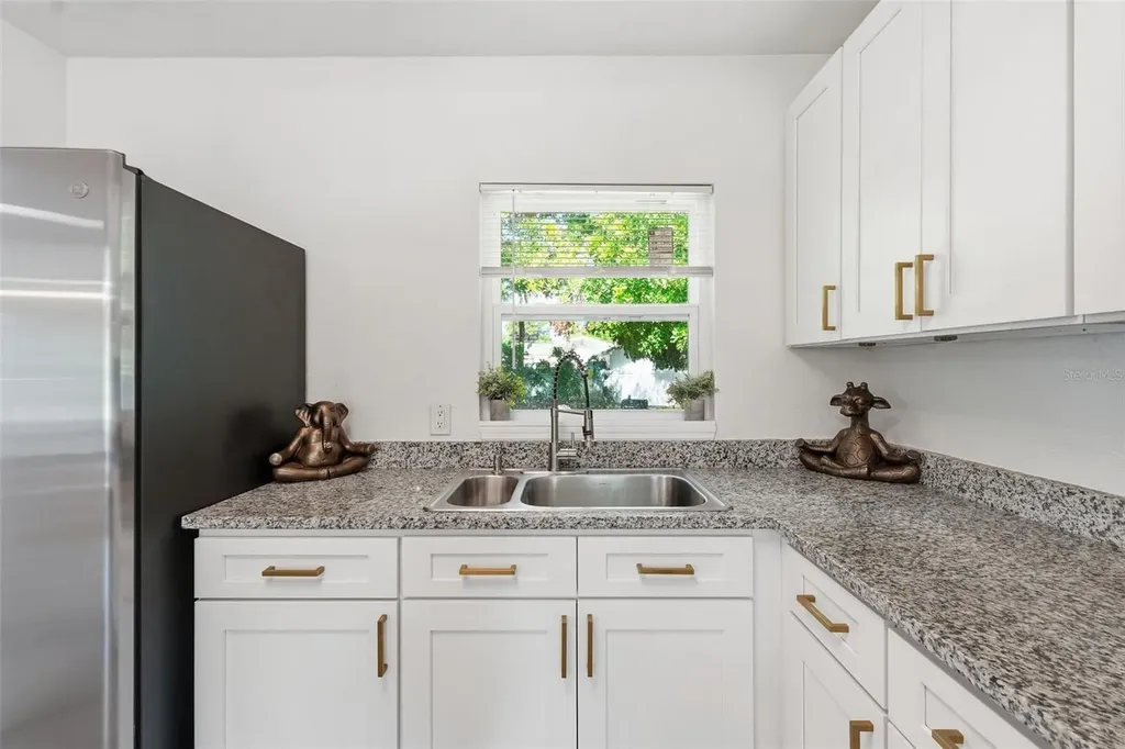 2855 Valencia Way S St Petersburg FL 33705