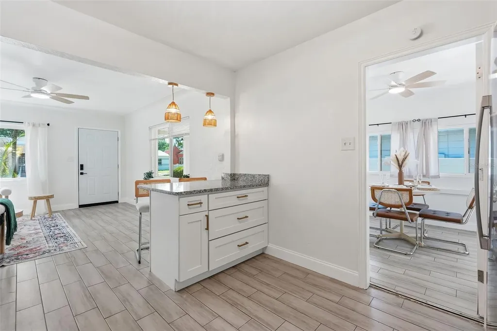 2855 Valencia Way S St Petersburg FL 33705