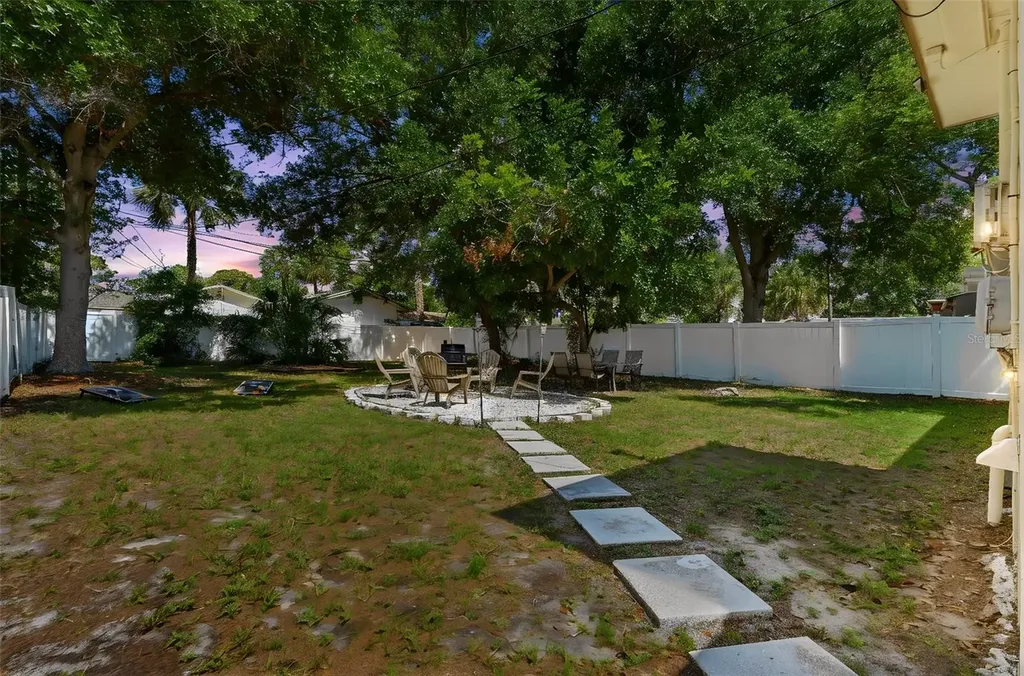 2855 Valencia Way S St Petersburg FL 33705