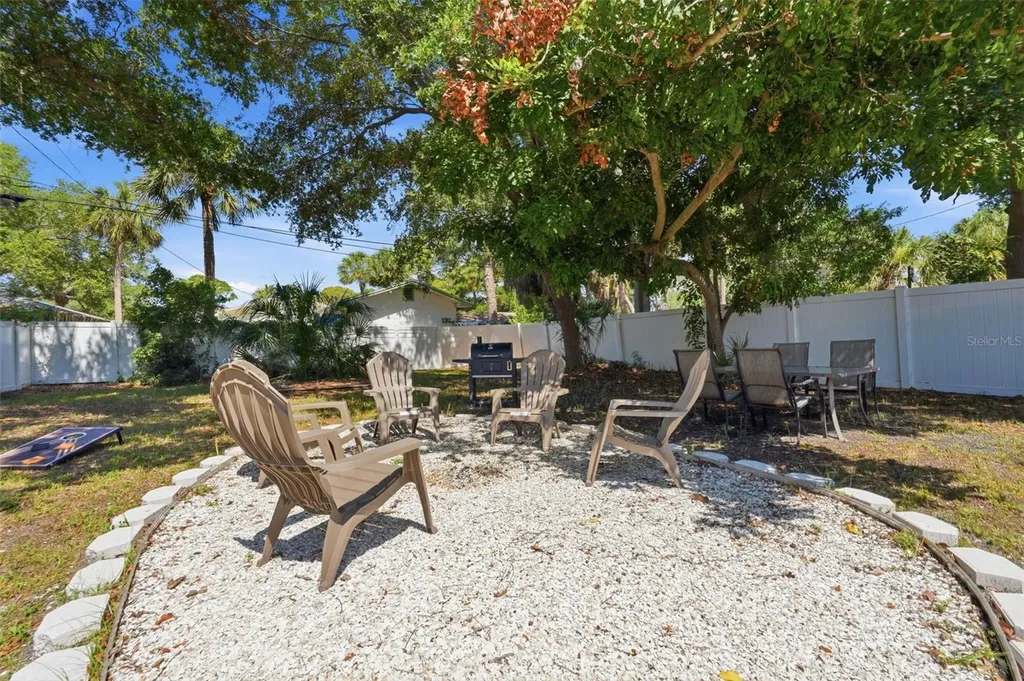 2855 Valencia Way S St Petersburg FL 33705
