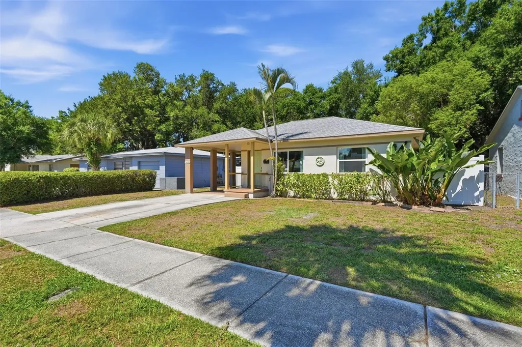 2855 Valencia Way S St Petersburg FL 33705