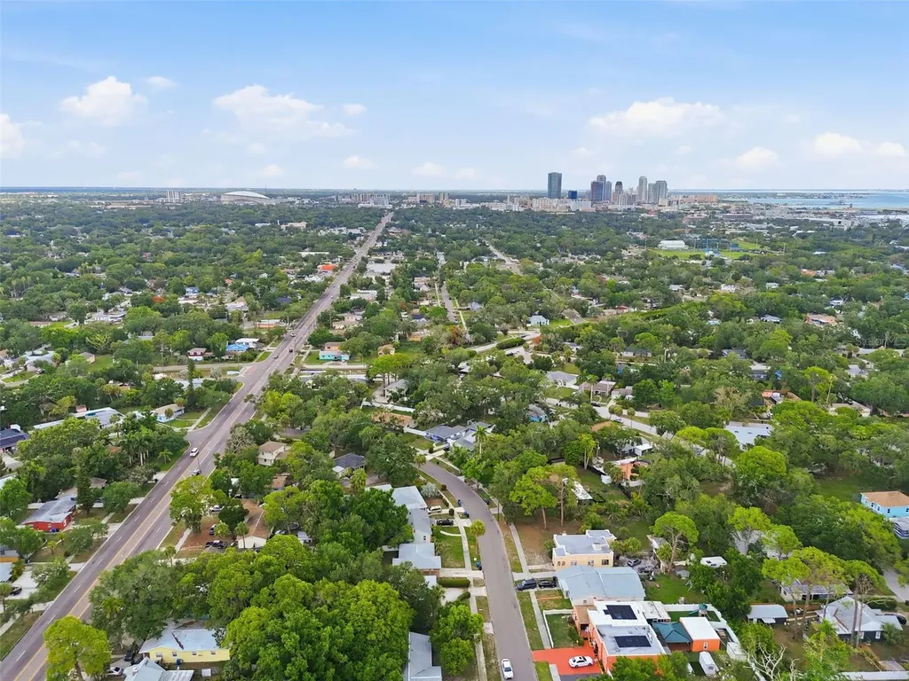 2855 Valencia Way S St Petersburg FL 33705