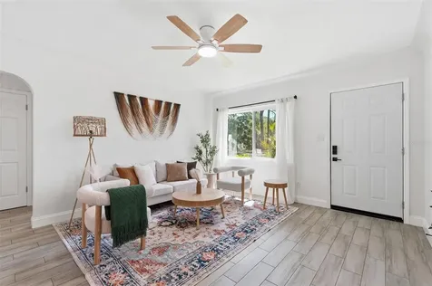2855 Valencia Way S St Petersburg FL 33705