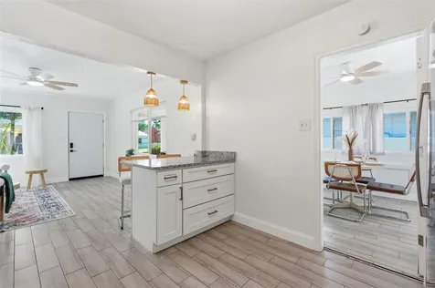 2855 Valencia Way S St Petersburg FL 33705
