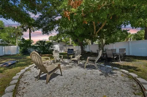 2855 Valencia Way S St Petersburg FL 33705