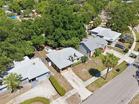 2855 Valencia Way S St Petersburg FL 33705