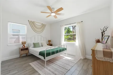 2855 Valencia Way S St Petersburg FL 33705