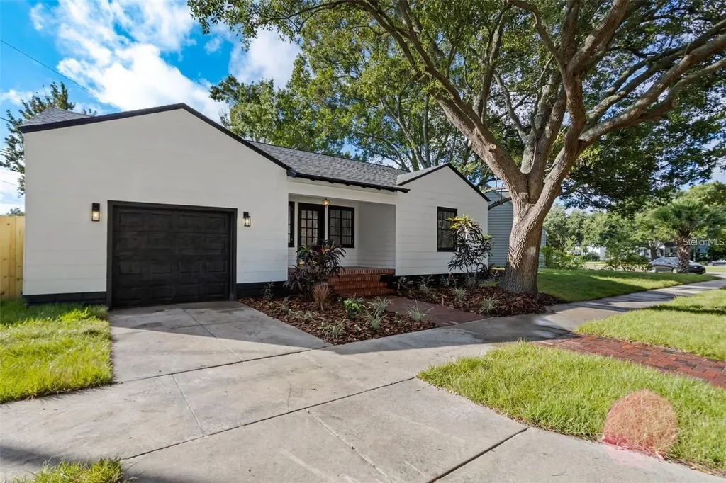 1224 Greenwood Avenue N St Petersburg FL 33704