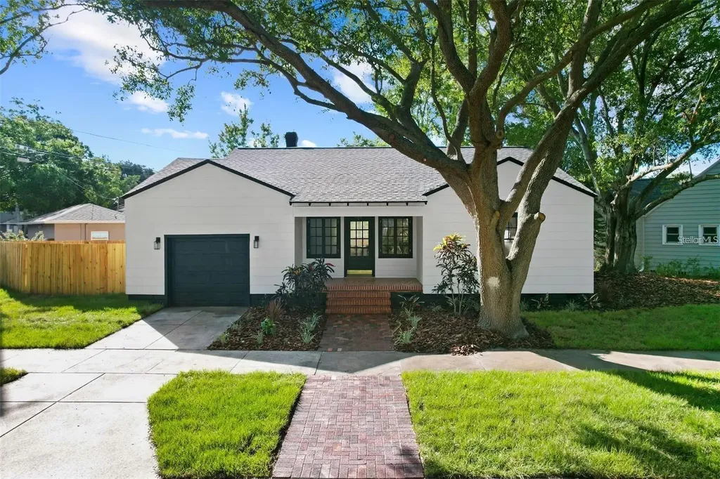 1224 Greenwood Avenue N St Petersburg FL 33704