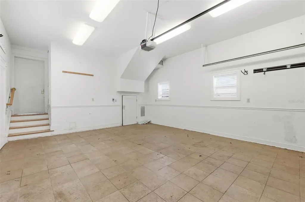 555 18th Avenue NE St Petersburg FL 33704