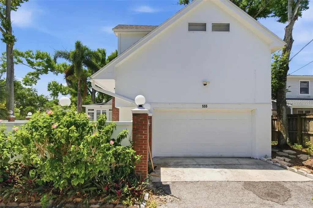 555 18th Avenue NE St Petersburg FL 33704