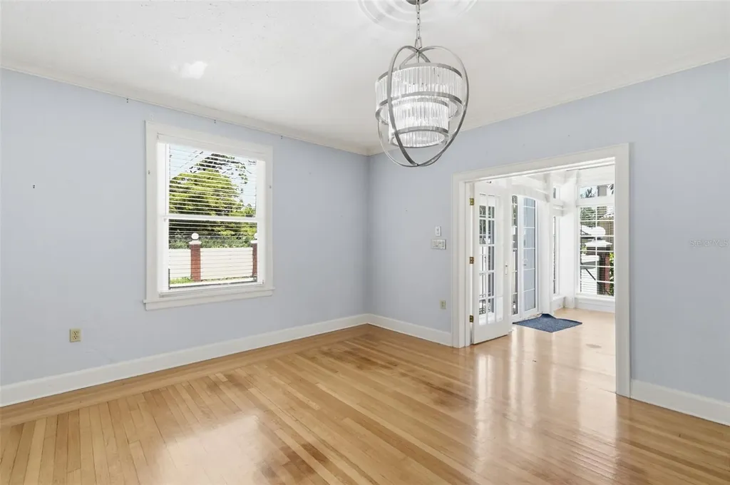 555 18th Avenue NE St Petersburg FL 33704