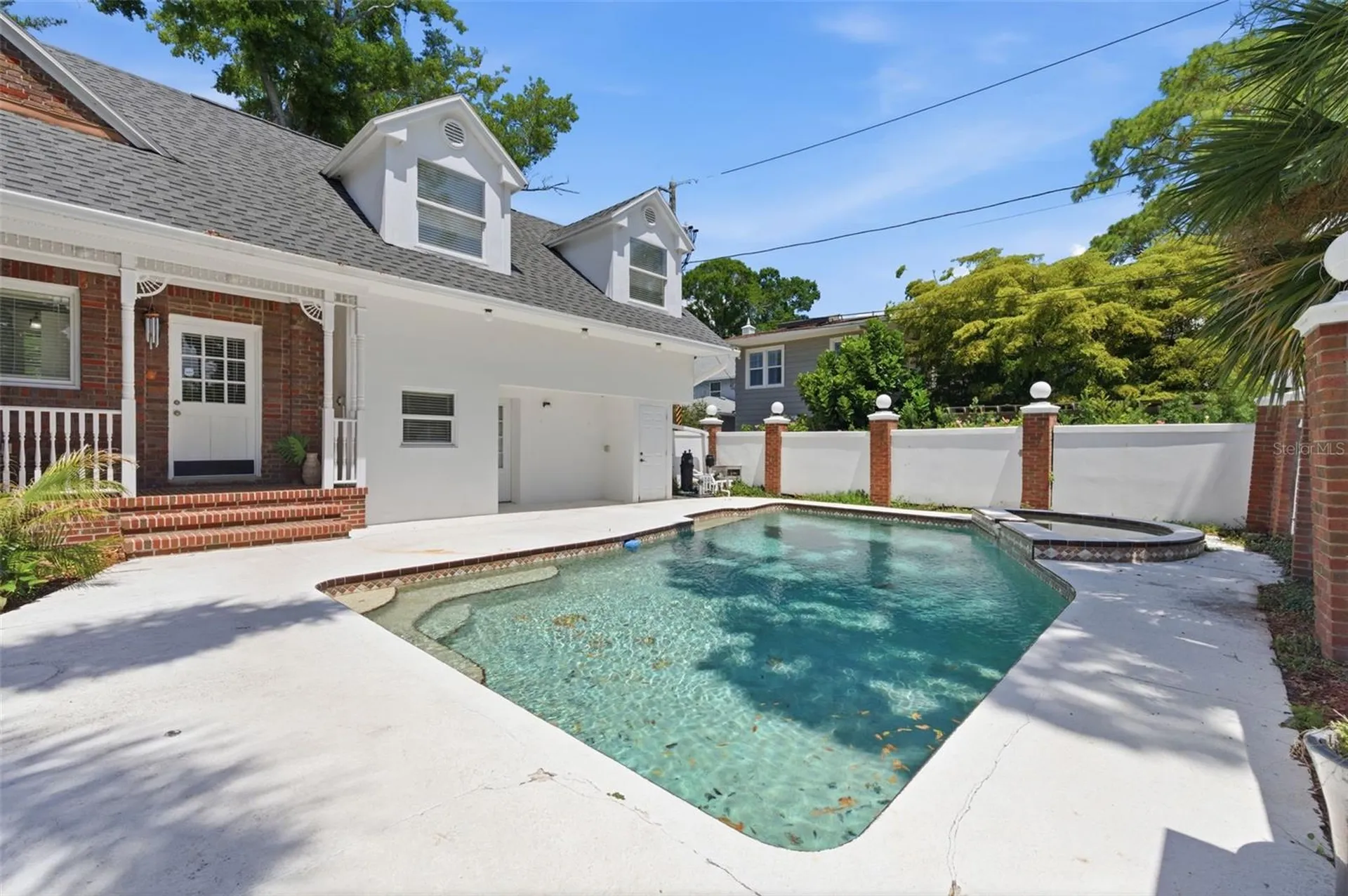555 18th Avenue NE St Petersburg FL 33704
