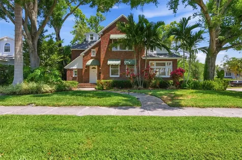 555 18TH Avenue NE St Petersburg FL 33704