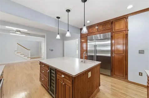 555 18th Avenue NE St Petersburg FL 33704